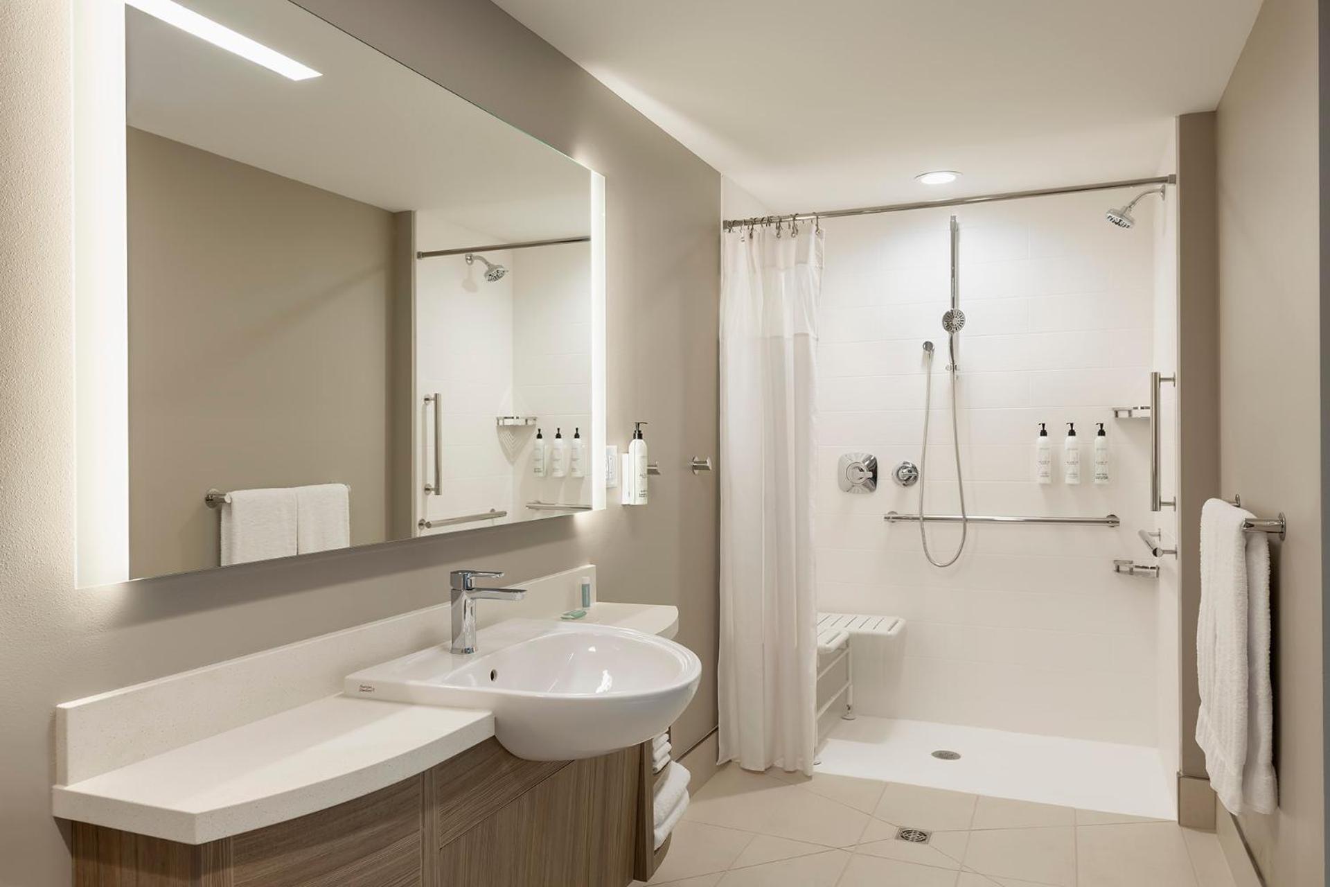 Springhill Suites By Marriott Fargo Room photo